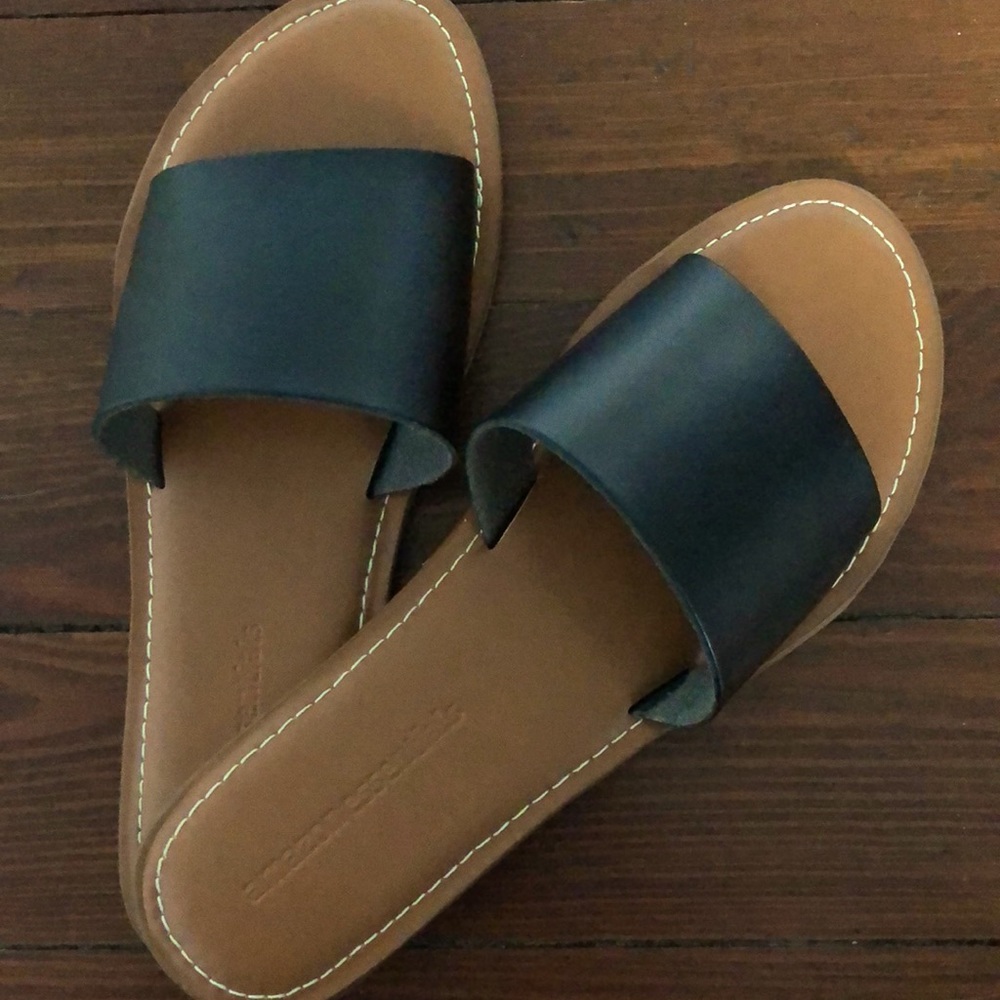 NWT Black Sandals